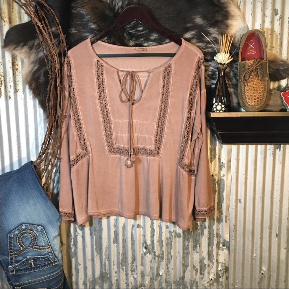 Shirt with bell sleeves